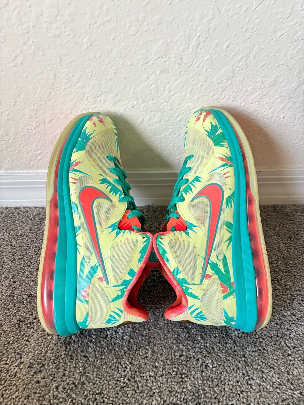 Nike LeBron Lebronald 9 Size 9 1/2 - Picture 2 of 10
